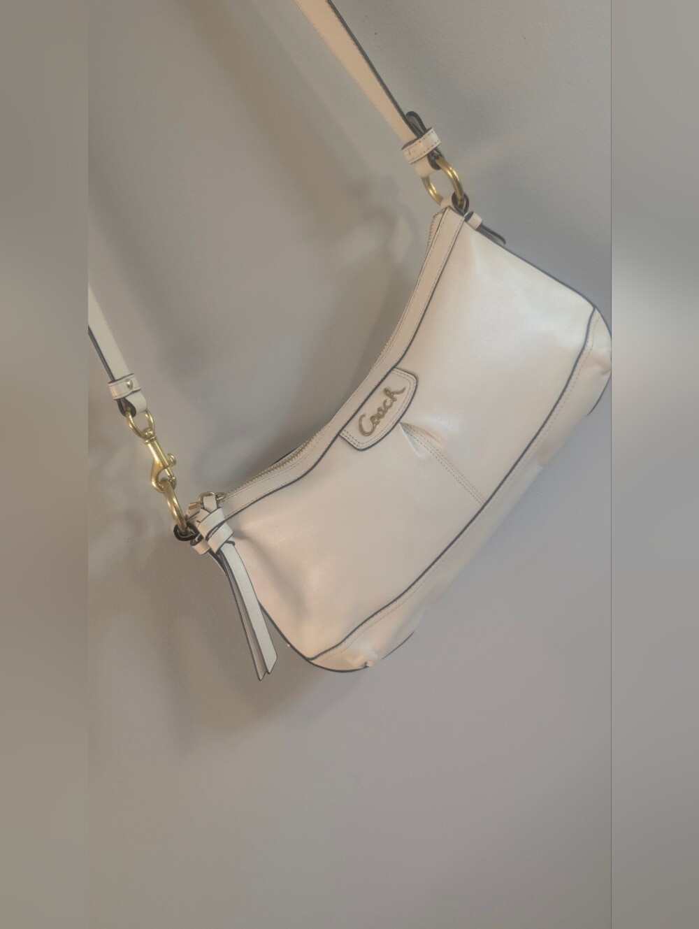 Vintage Coach Cream Leather Shoulder Bag with Gold Logo